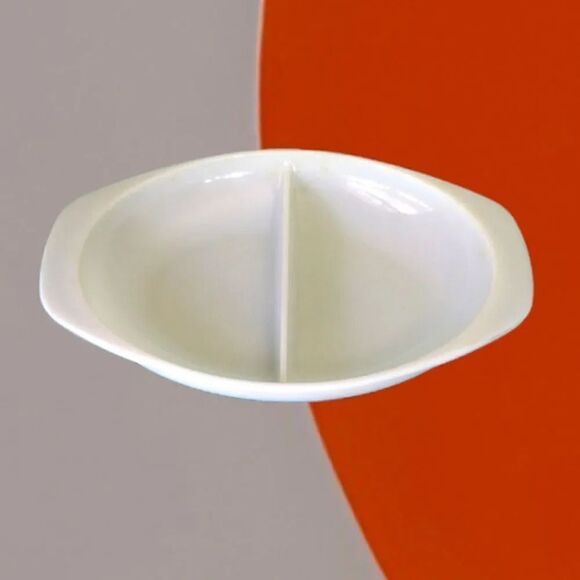 Pyrex VTG White Milk Glass 1.5 Qrt Divided Oval Serving Dish Bowl - Picture 1 of 14